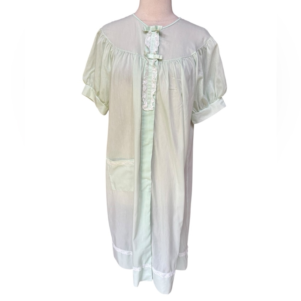 1960s Shadowline Mint Green, Lace Trim & Ribbon, Cotton,‎ Front Snap Robe